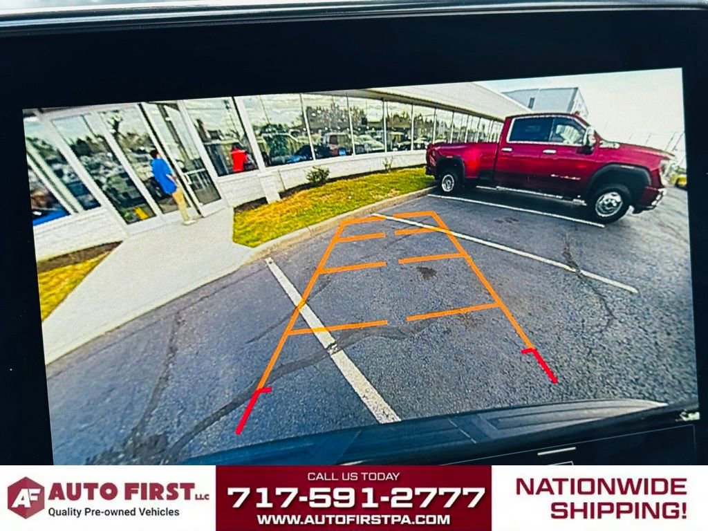 Used 2022 Chevrolet Suburban LT image 13