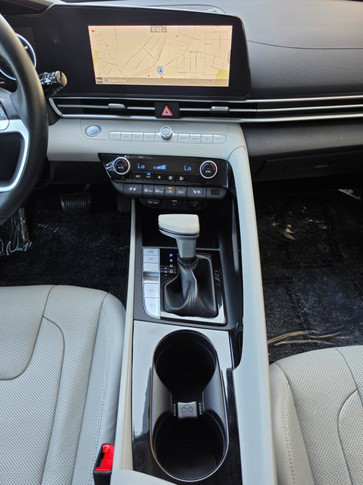Used 2022 Hyundai Elantra Limited FWD image 16