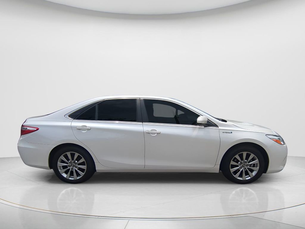 Used 2015 Toyota Camry XLE w/ Moonroof Package FWD image 4