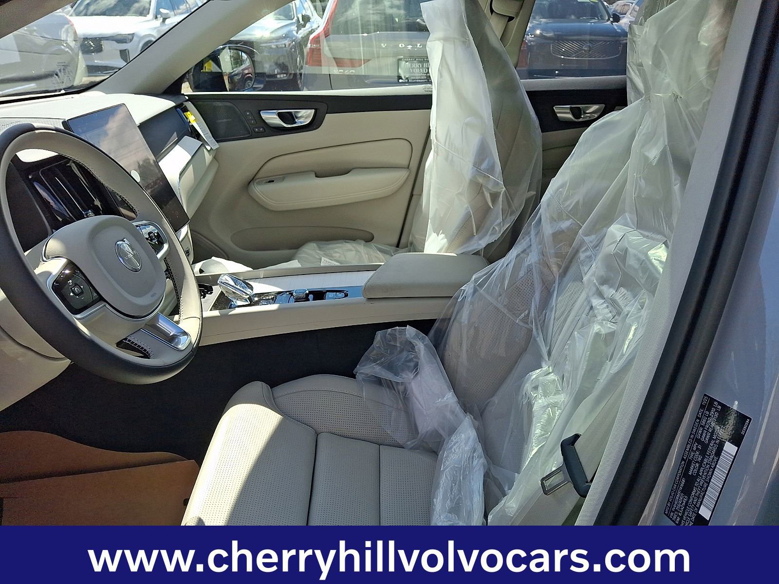 New 2026 Volvo XC60 T8 Ultra w/ Protection Package Premier image 10