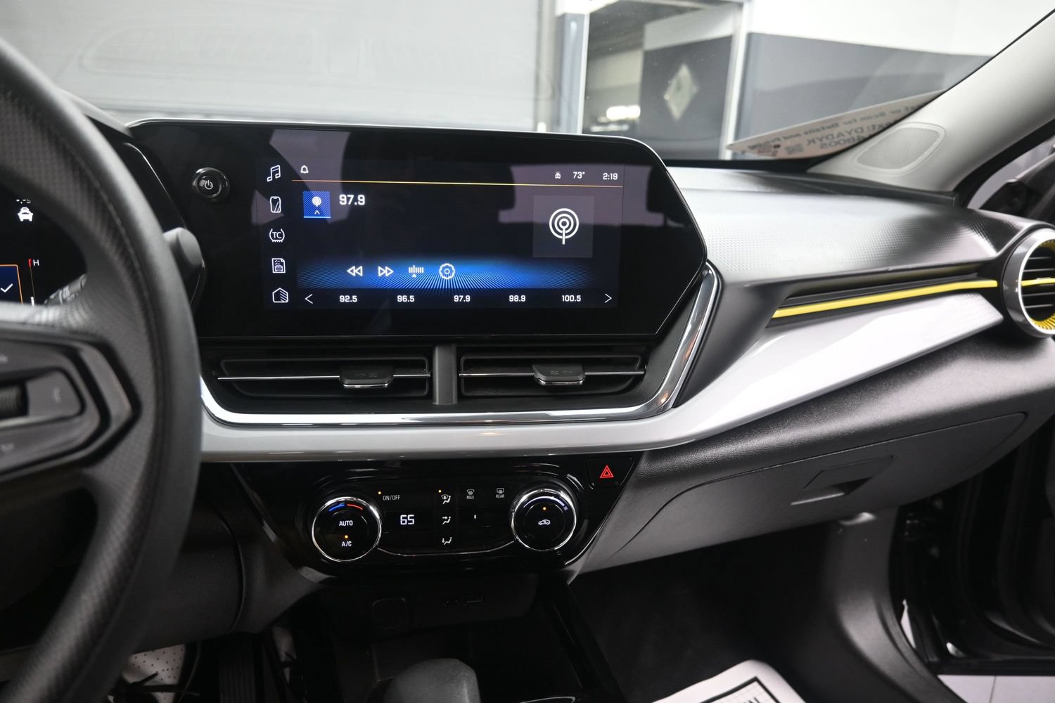 Used 2024 Chevrolet Trax LT FWD image 31