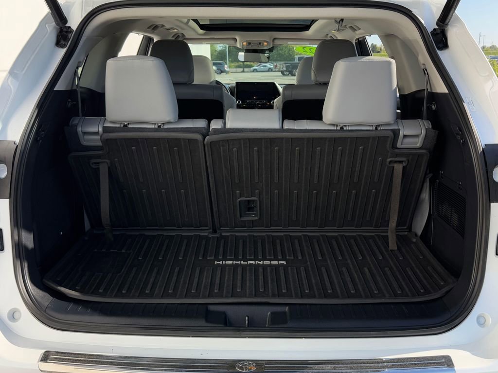 Used 2022 Toyota Highlander Platinum AWD/4WD image 23