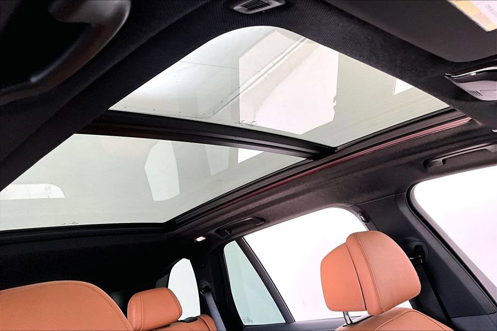 Used 2021 BMW X5 M50i w/ Premium Package AWD/4WD image 21
