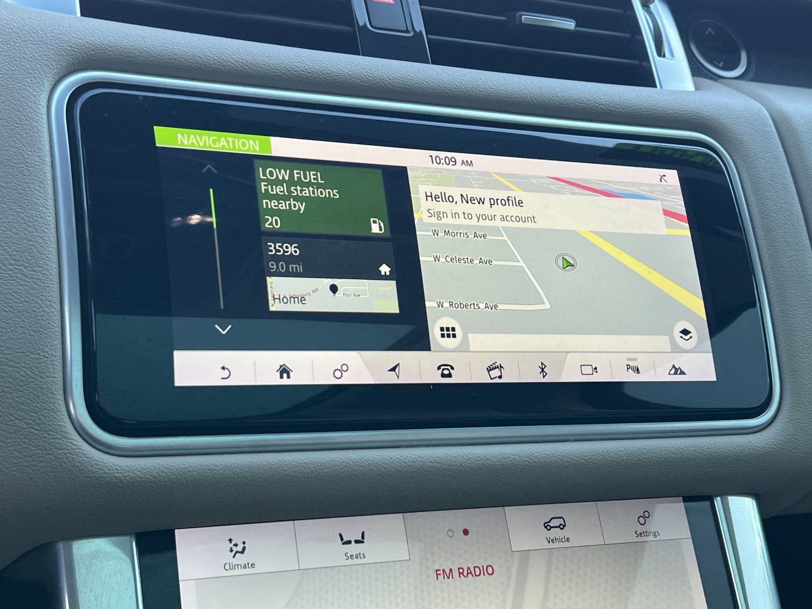 Used 2019 Land Rover Range Rover Sport HSE AWD/4WD image 19