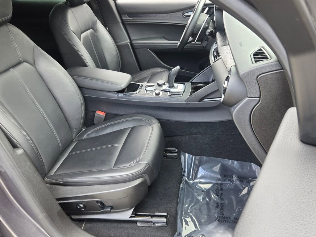 Used 2024 Alfa Romeo Stelvio Sprint RWD image 16