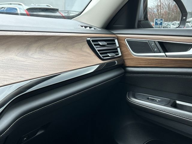 Certified 2025 Volkswagen Atlas SE w/ Black Wheel Package image 19