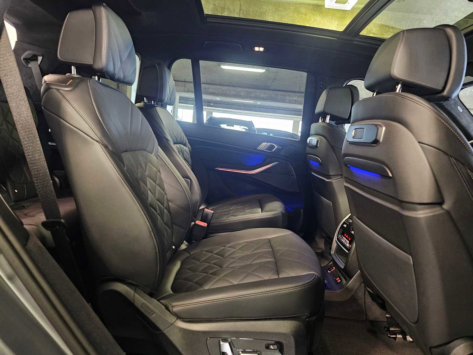 Used 2026 BMW X7 xDrive40i w/ M Sport Package AWD/4WD image 40