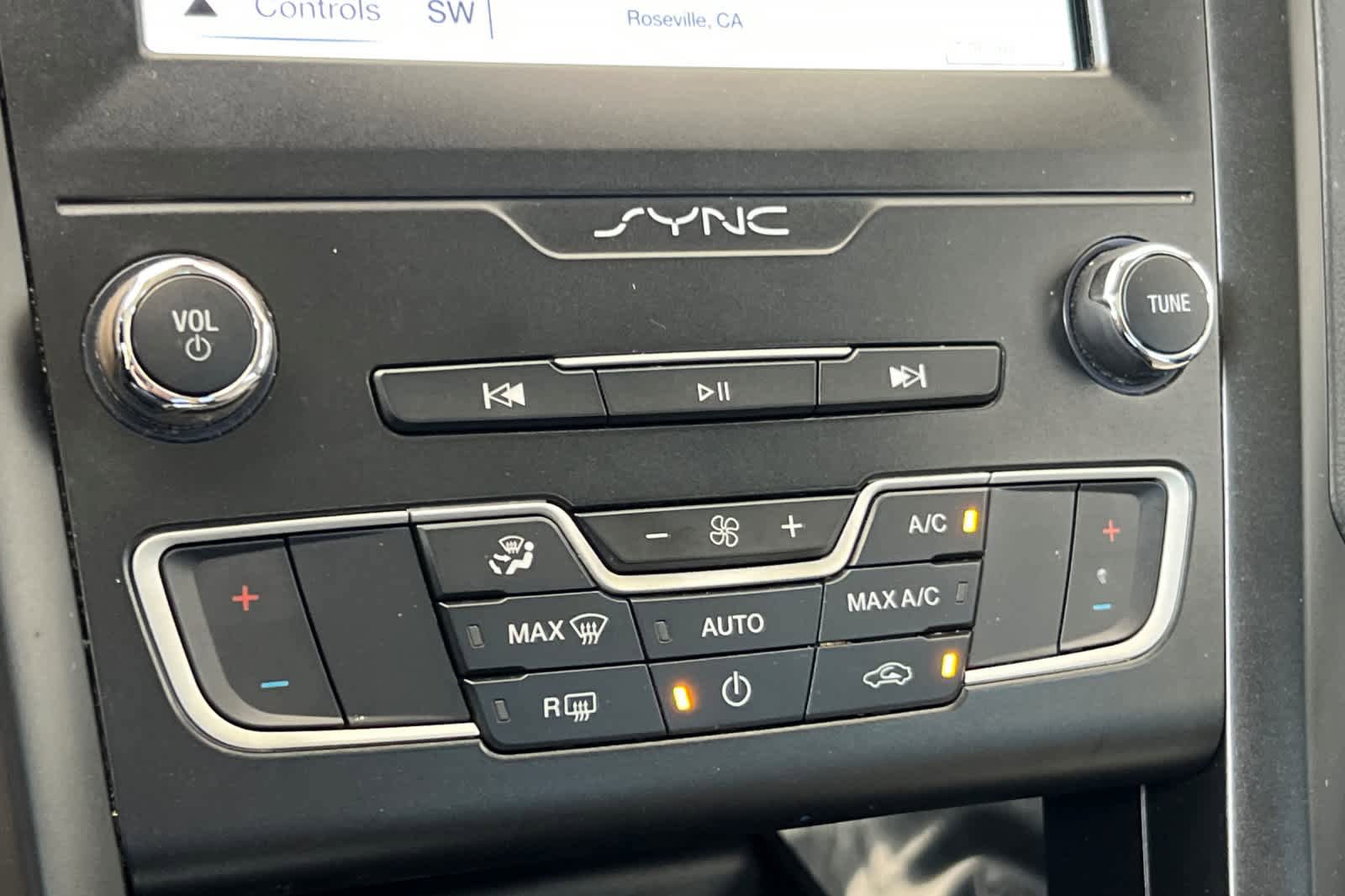 Used 2019 Ford Fusion SE w/ Equipment Group 151A FWD image 22