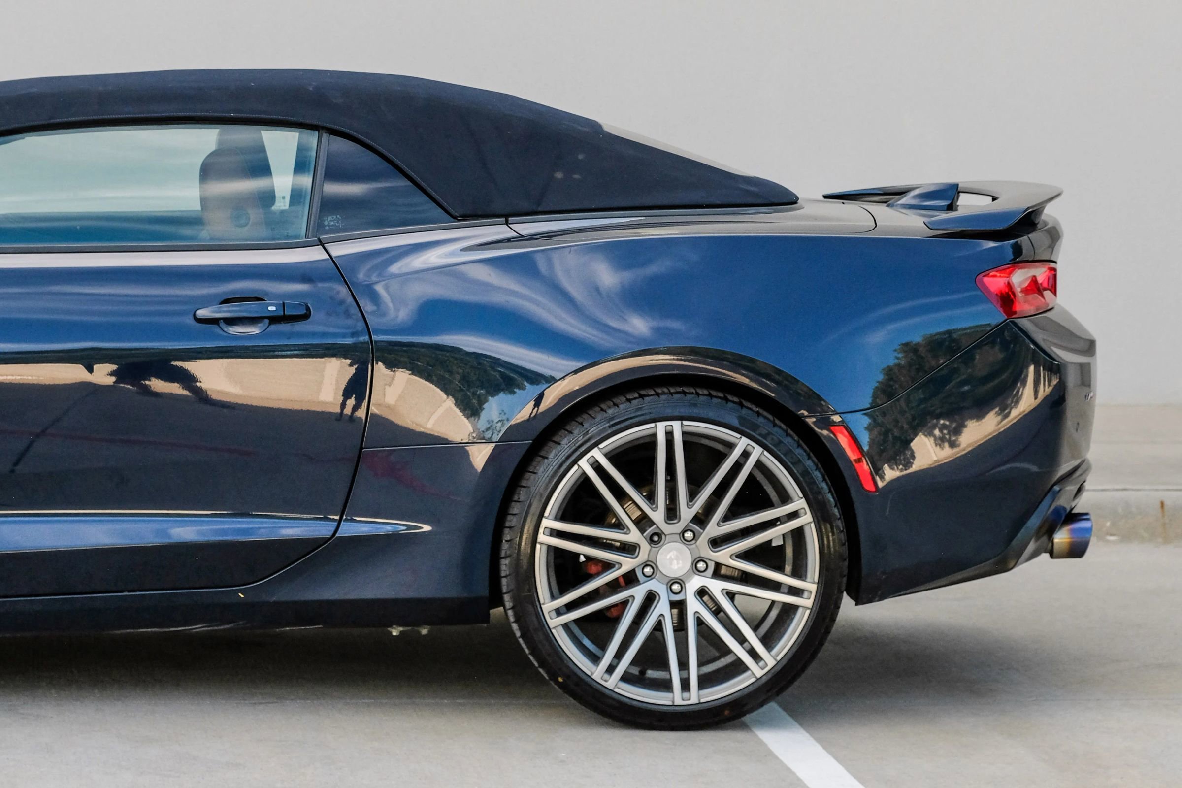 Used 2016 Chevrolet Camaro LT RWD image 10