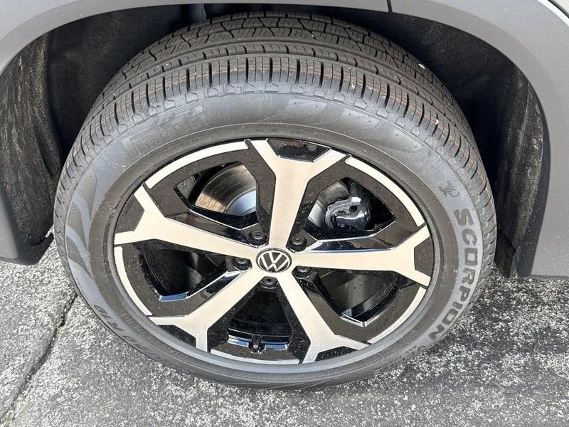 New 2026 Volkswagen Tiguan SE AWD/4WD image 4