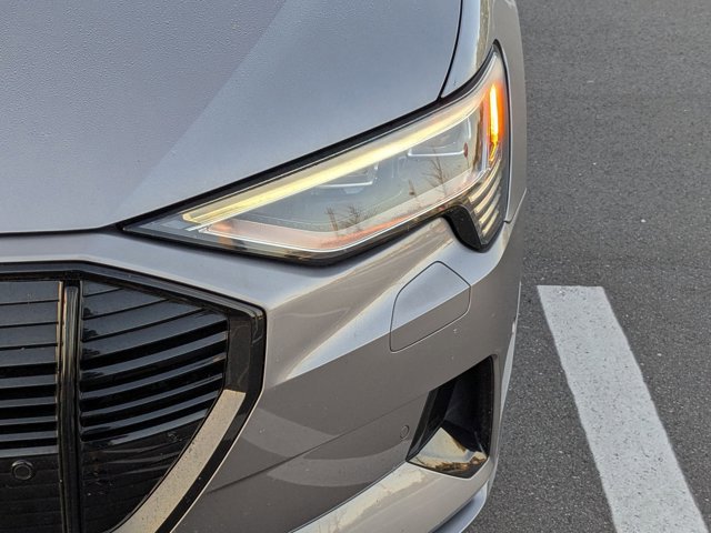 Used 2023 Audi e-tron Premium Plus w/ Premium Plus Package image 9