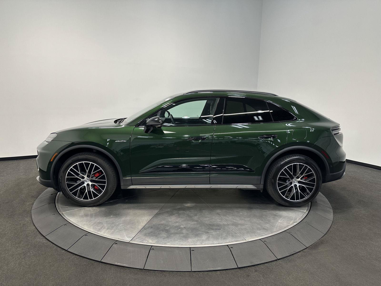 Certified 2025 Porsche Macan 4S Electric AWD/4WD image 2