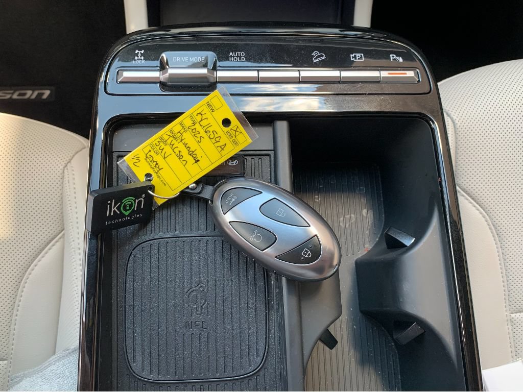 Used 2025 Hyundai Tucson Limited AWD/4WD image 25