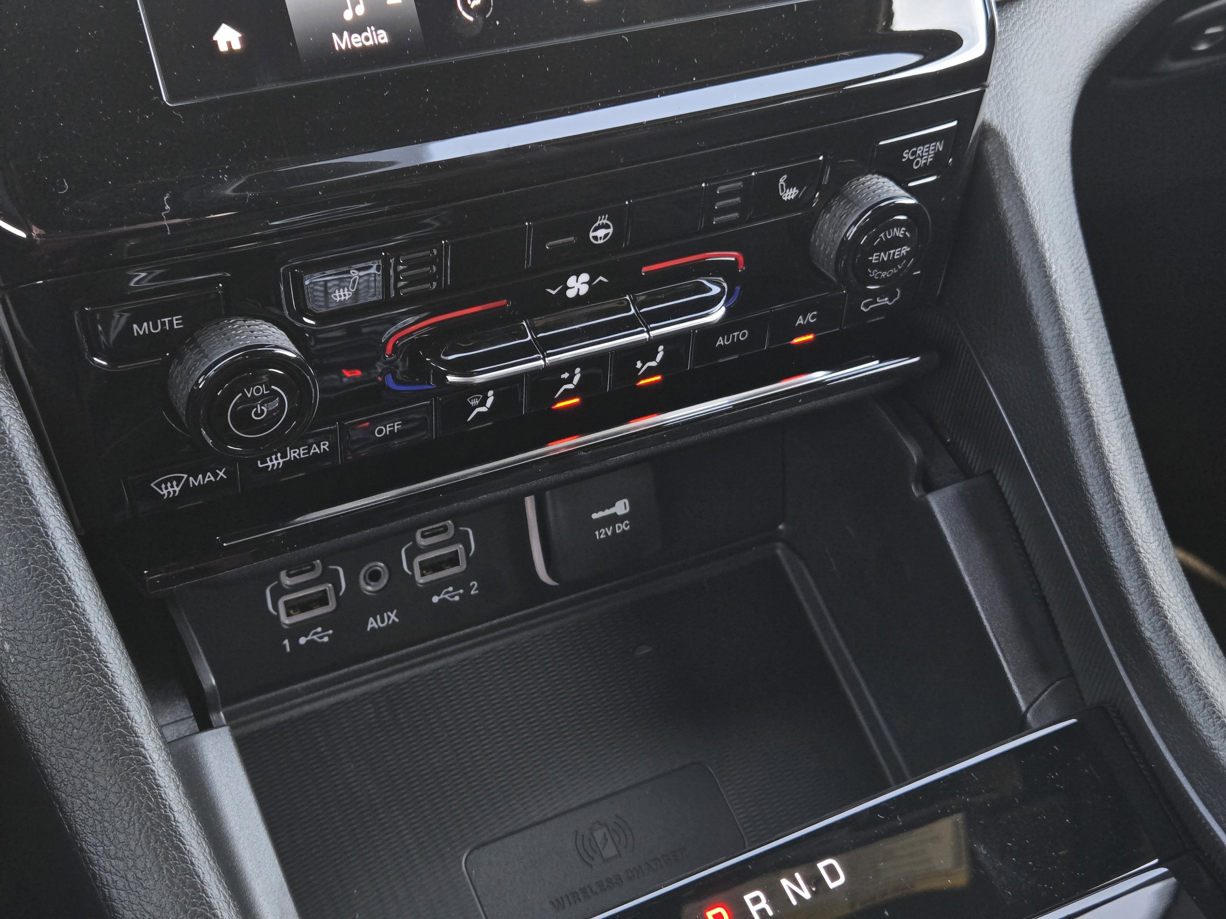 New 2025 Jeep Grand Cherokee Laredo w/ Luxury Tech Group I RWD image 11