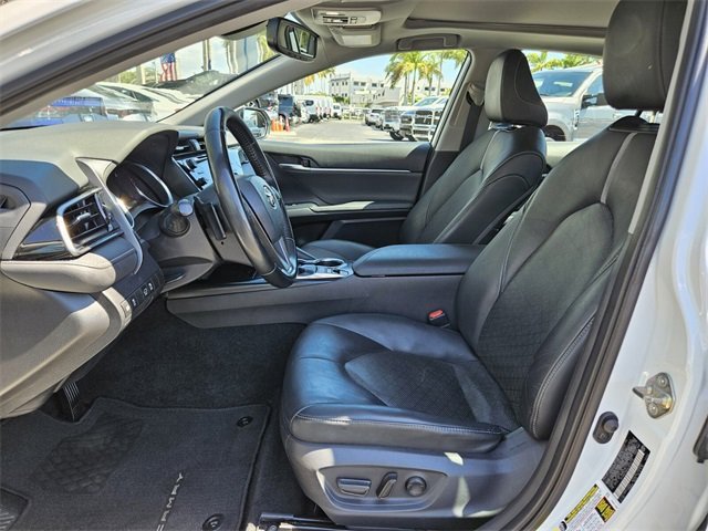 Used 2020 Toyota Camry XSE image 3