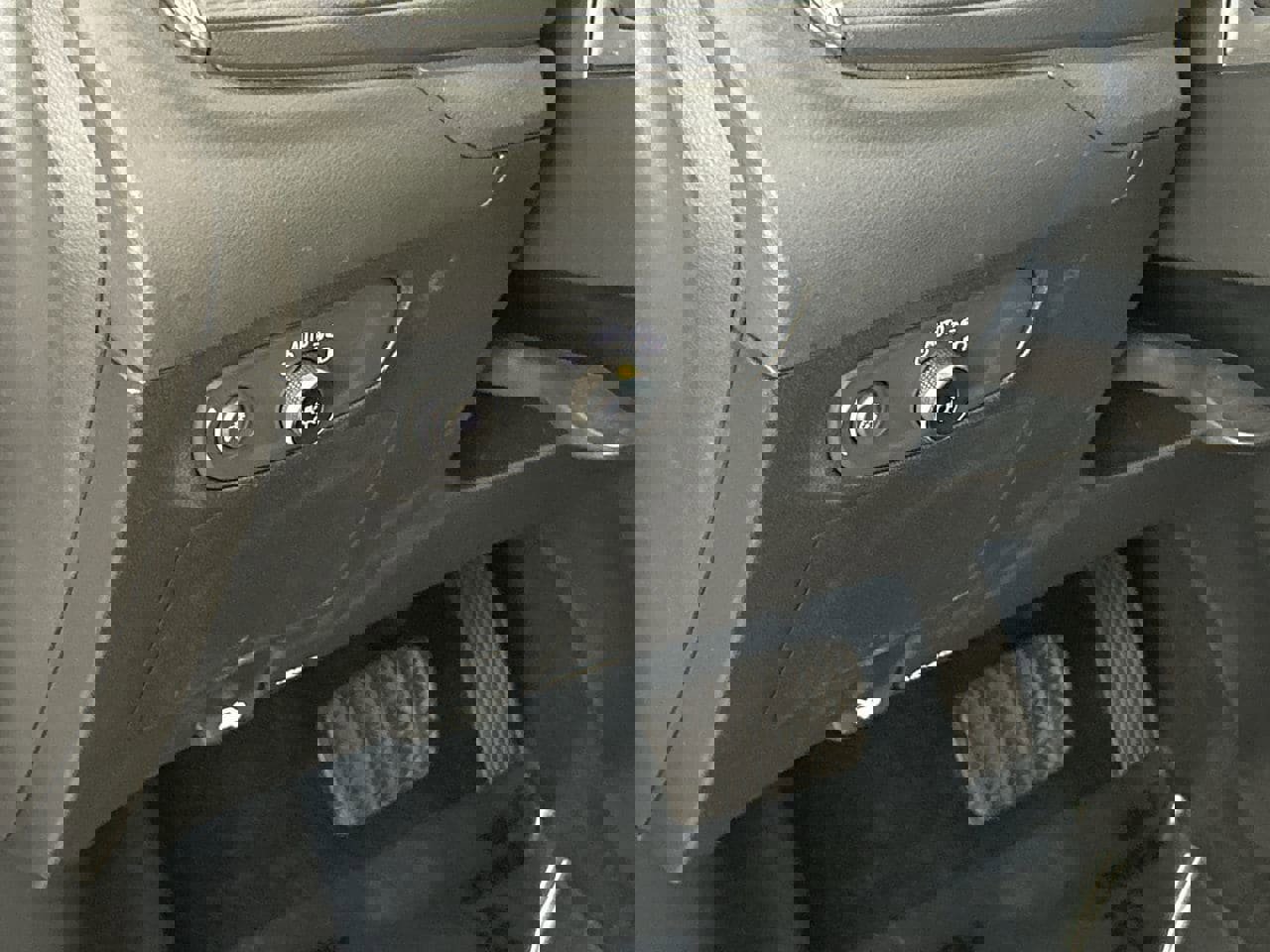 Used 2025 Buick Encore GX Preferred image 12