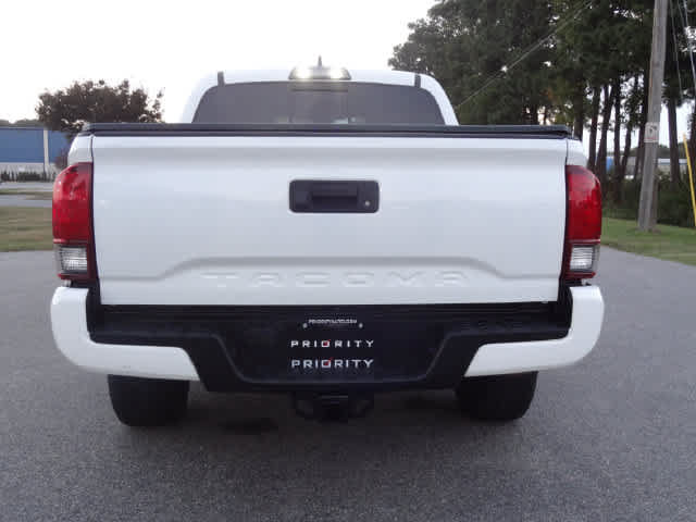 Used 2018 Toyota Tacoma TRD Sport AWD/4WD image 3