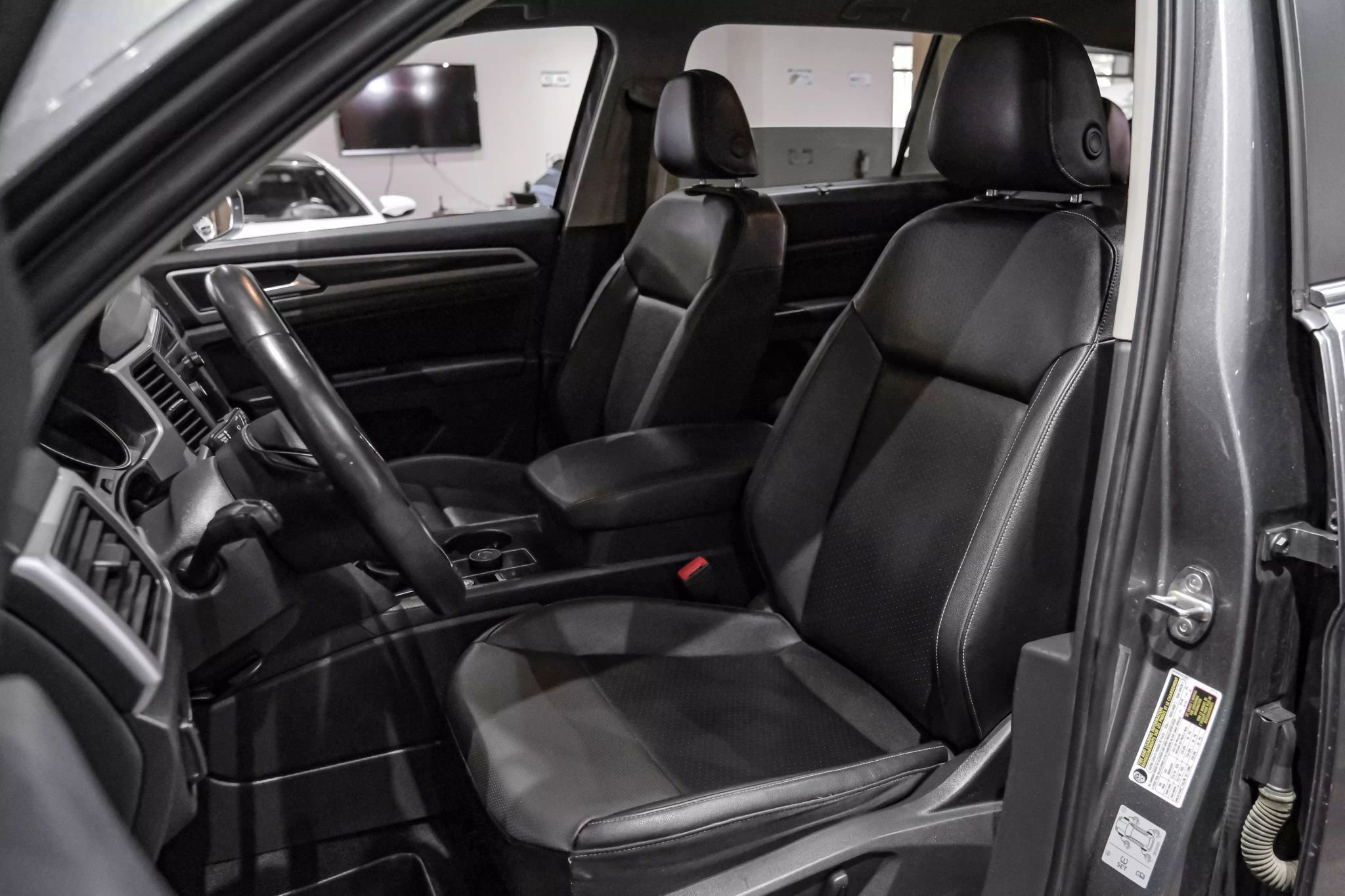 Used 2020 Volkswagen Atlas SE w/ Towing Package image 4