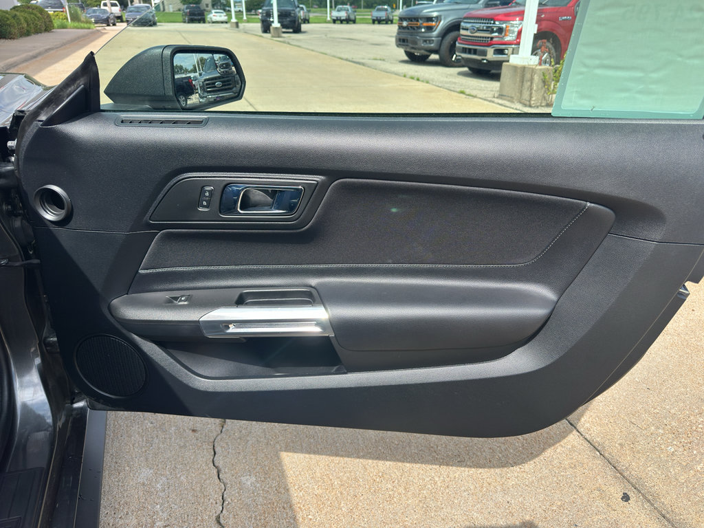 Used 2017 Ford Mustang Coupe RWD image 27