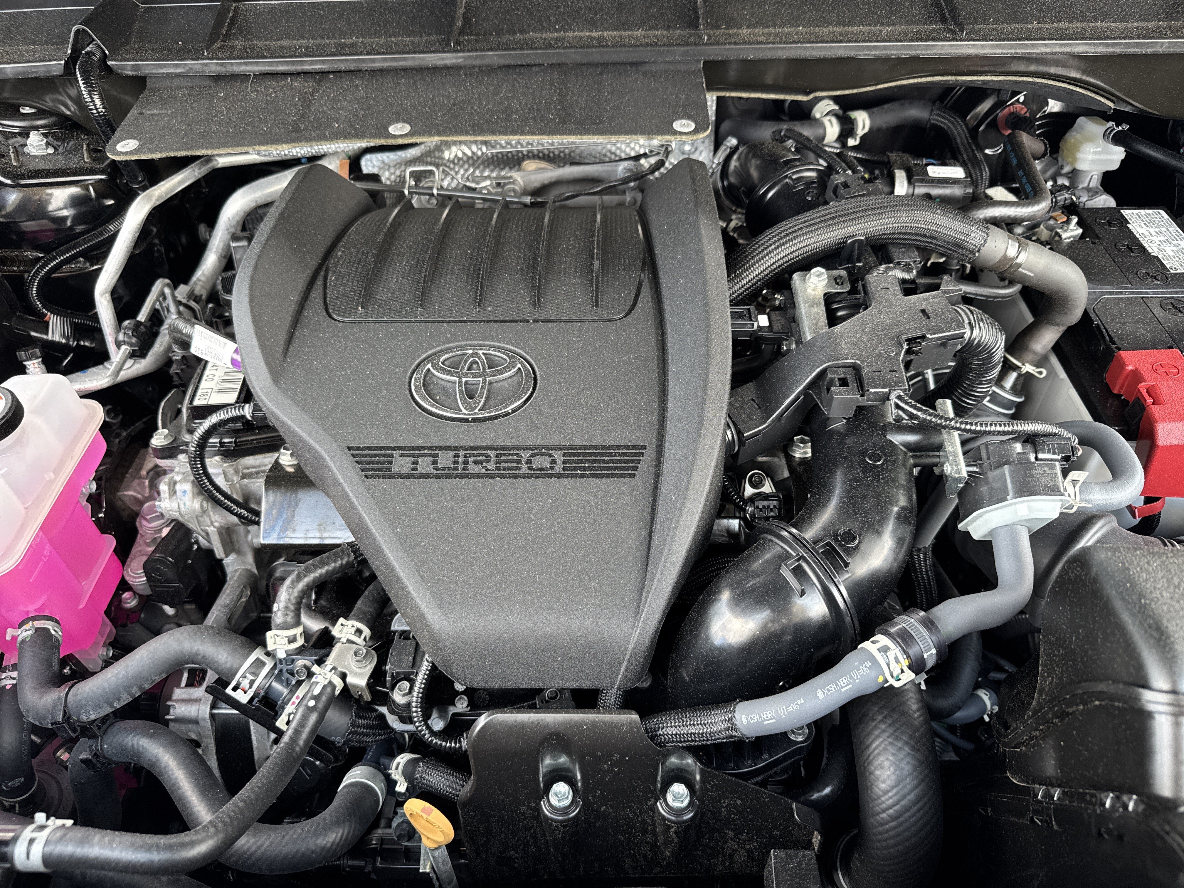 Used 2025 Toyota Highlander LE FWD image 32