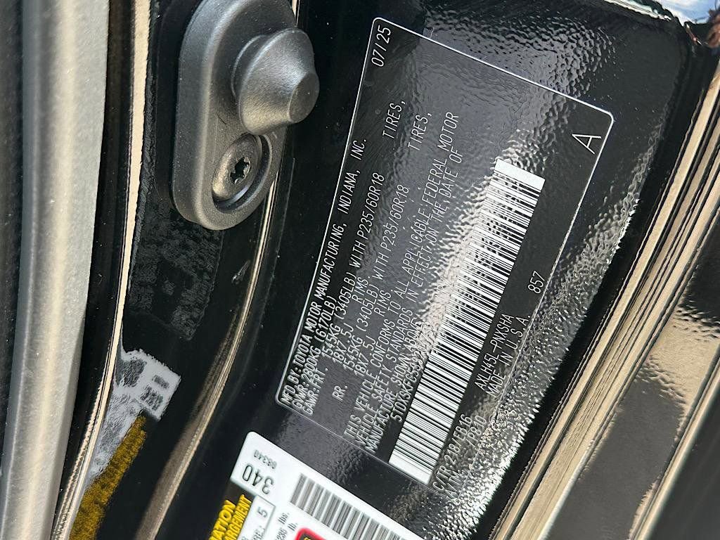 Used 2025 Toyota Sienna XSE AWD/4WD image 28