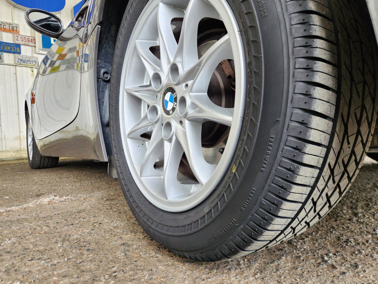 Used 2004 BMW Z4 2.5i RWD image 9