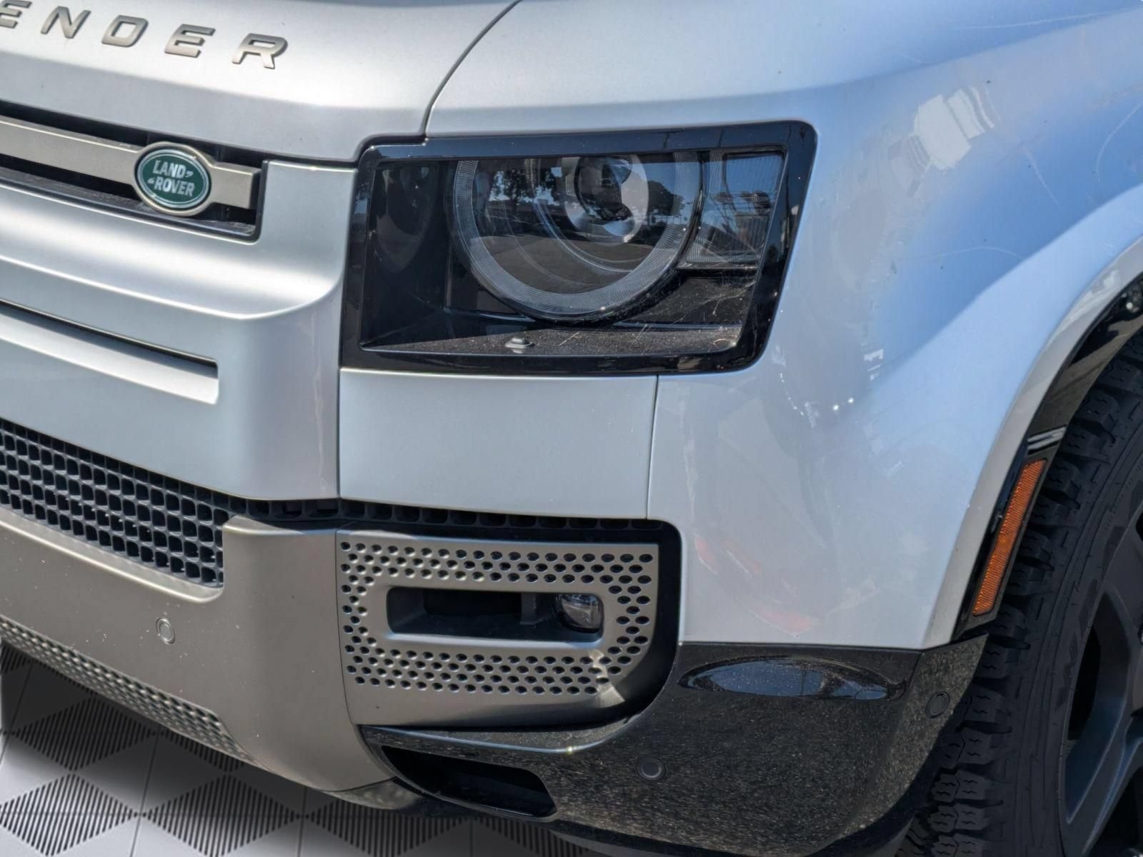 Used 2021 Land Rover Defender 110 X-Dynamic HSE AWD/4WD image 10