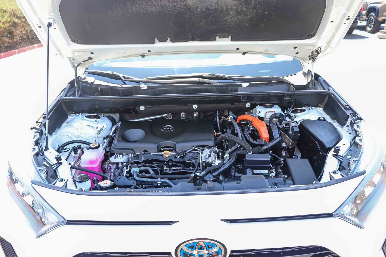 Certified 2020 Toyota RAV4 LE w/ All Weather Liner Package AWD/4WD image 33