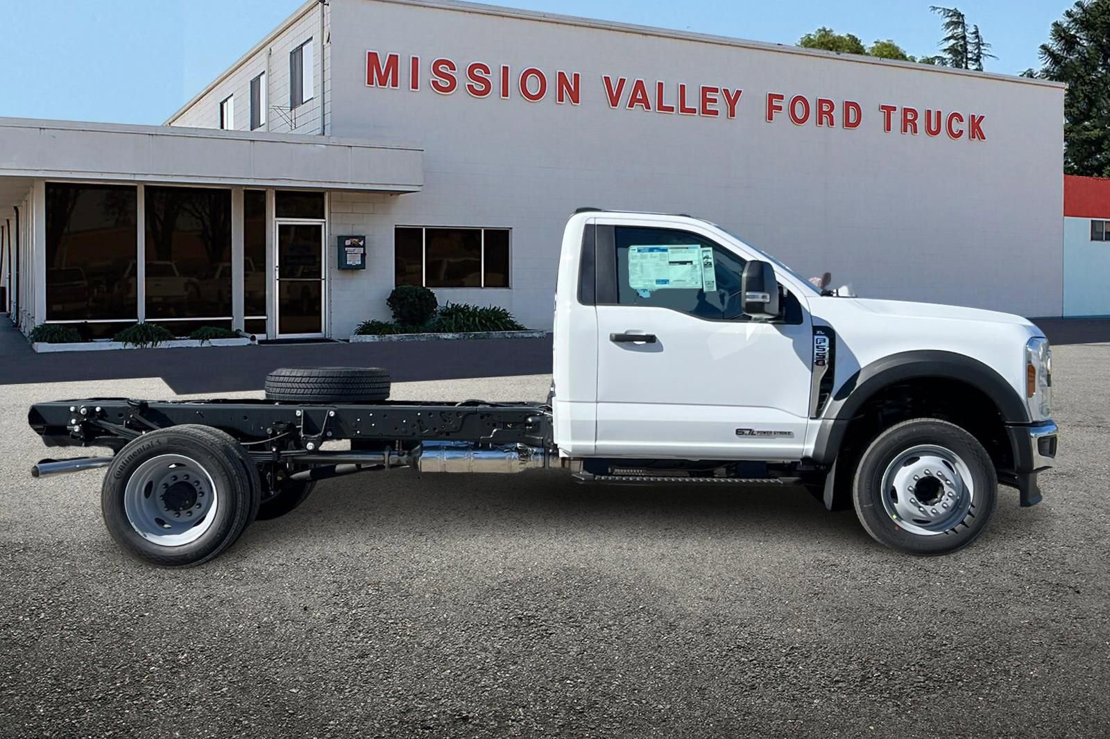 New 2026 Ford F550 2WD Regular Cab Super Duty image 3