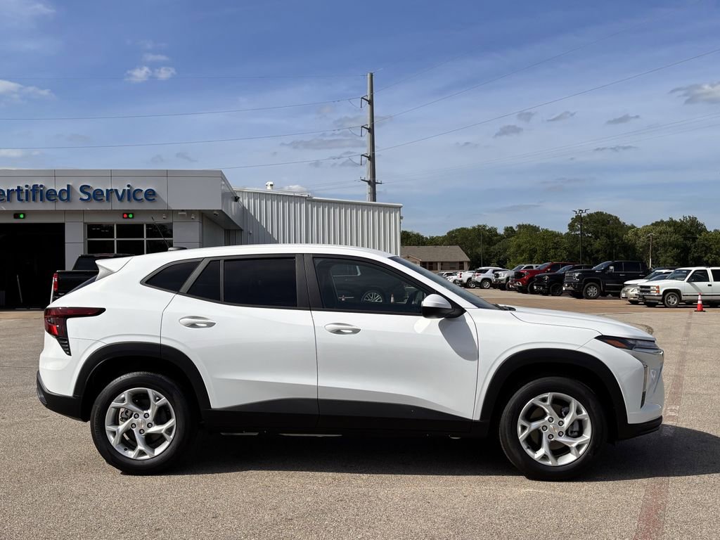 New 2026 Chevrolet Trax LS w/ LS Convenience Package FWD image 4