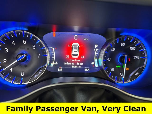 Used 2024 Chrysler Pacifica Touring-L FWD image 4