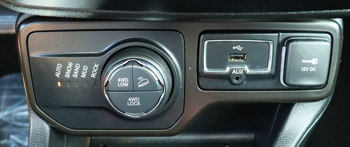 Used 2019 Jeep Renegade Trailhawk AWD/4WD image 45