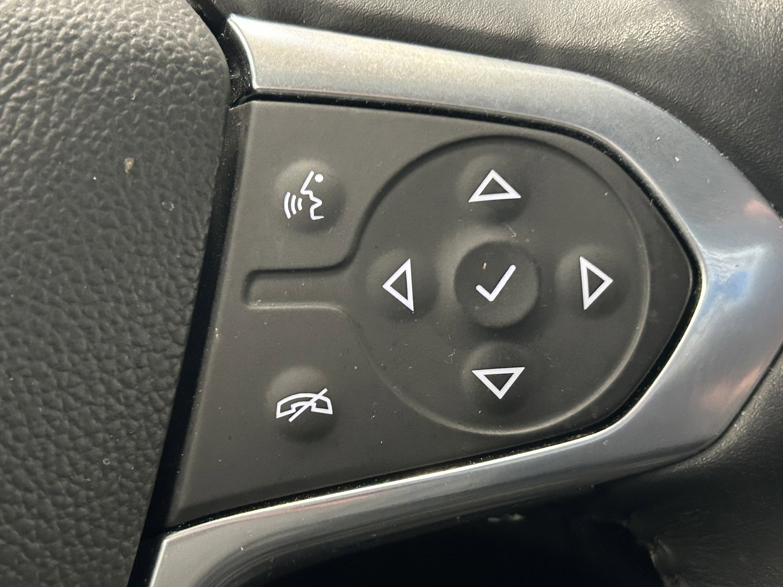 Used 2021 Chevrolet Traverse Premier w/ LPO, Blackout Package image 25