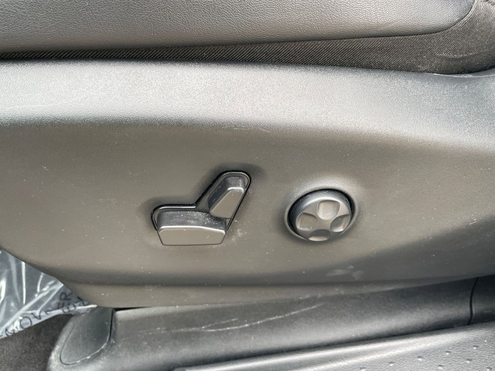 Used 2025 Chrysler Pacifica Select image 22