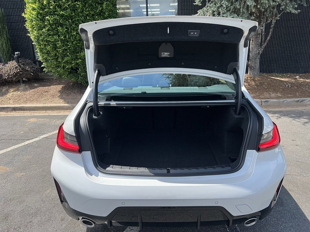 Used 2025 BMW 330i Sedan w/ M Sport Package image 16