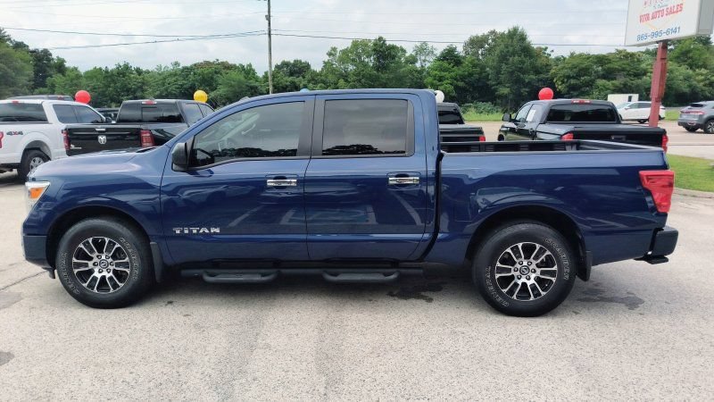 Used 2021 Nissan Titan SV w/ SV Convenience Package RWD image 2