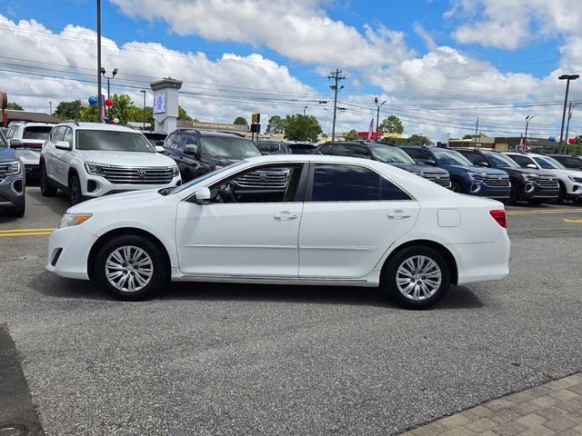 Used 2012 Toyota Camry LE FWD image 4