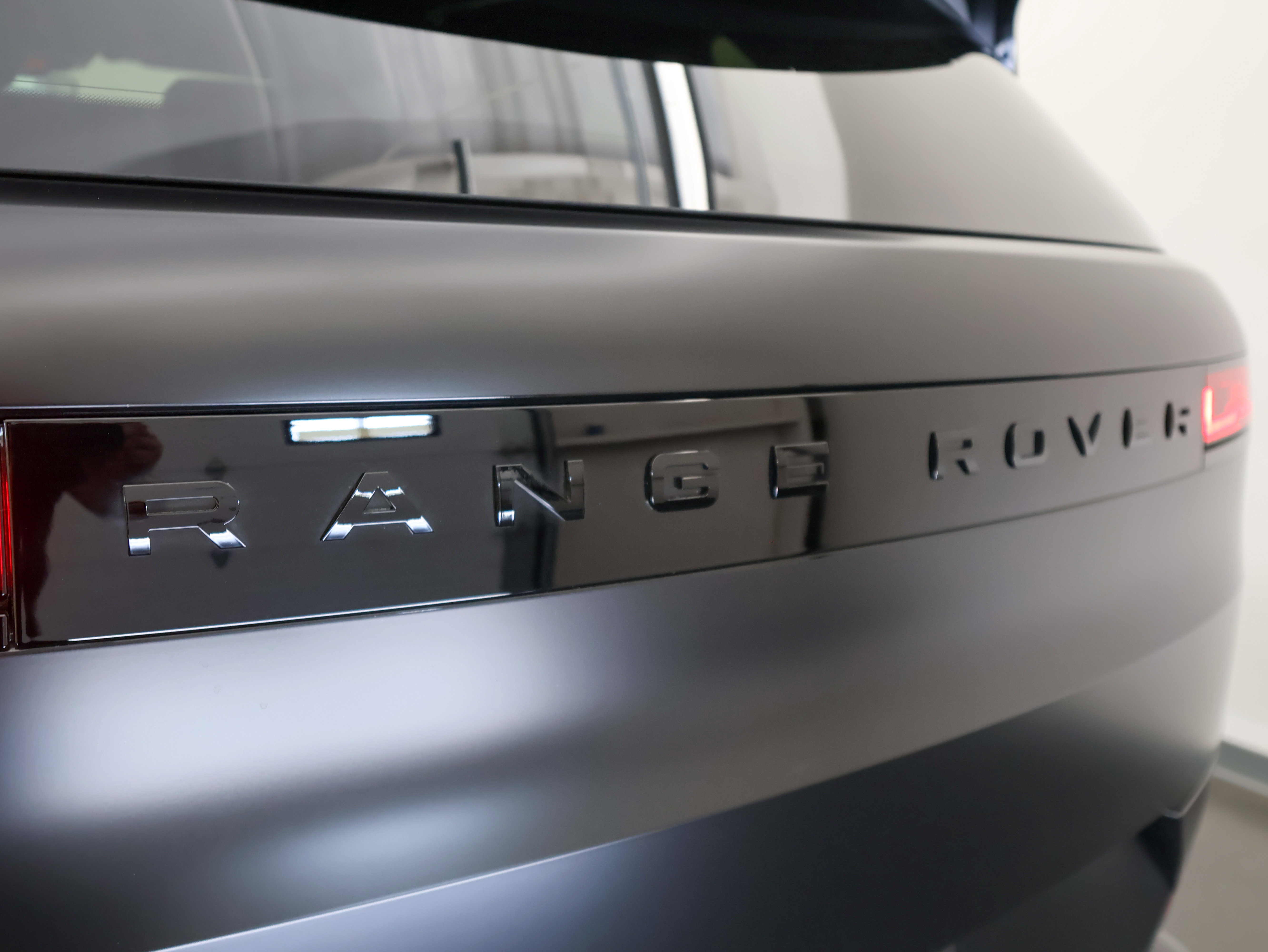 Used 2025 Land Rover Range Rover Sport Dynamic SE image 55