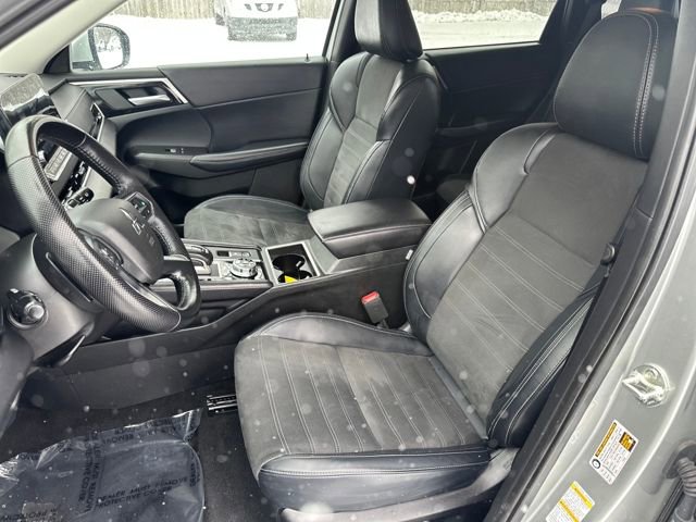Used 2024 Mitsubishi Outlander AWD image 28