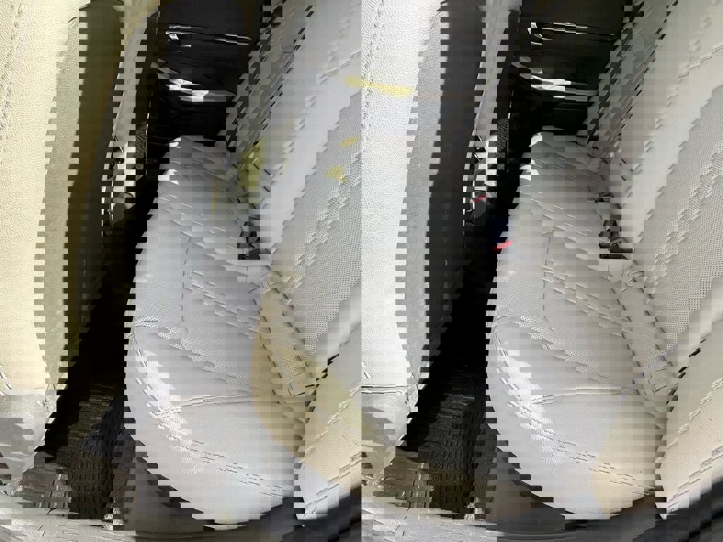 Used 2022 Hyundai Sonata Limited w/ Preferred Accessory Package image 13