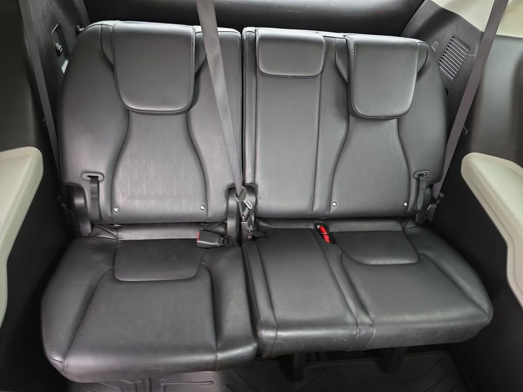 Used 2024 Kia Carnival LX FWD image 12