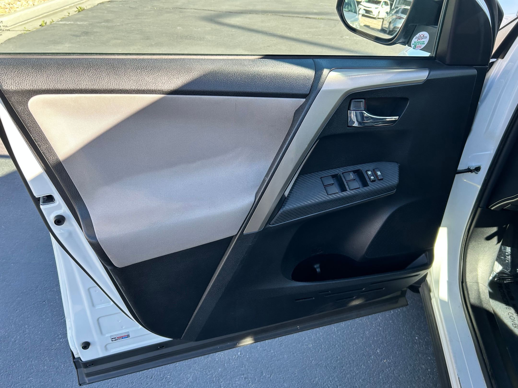 Used 2015 Toyota RAV4 XLE image 9