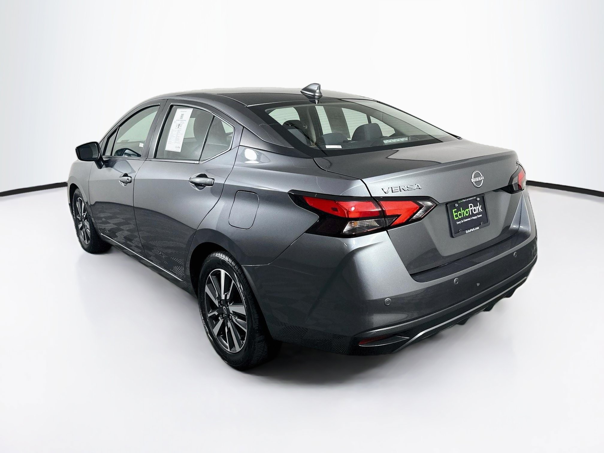 Used 2024 Nissan Versa SV FWD image 5