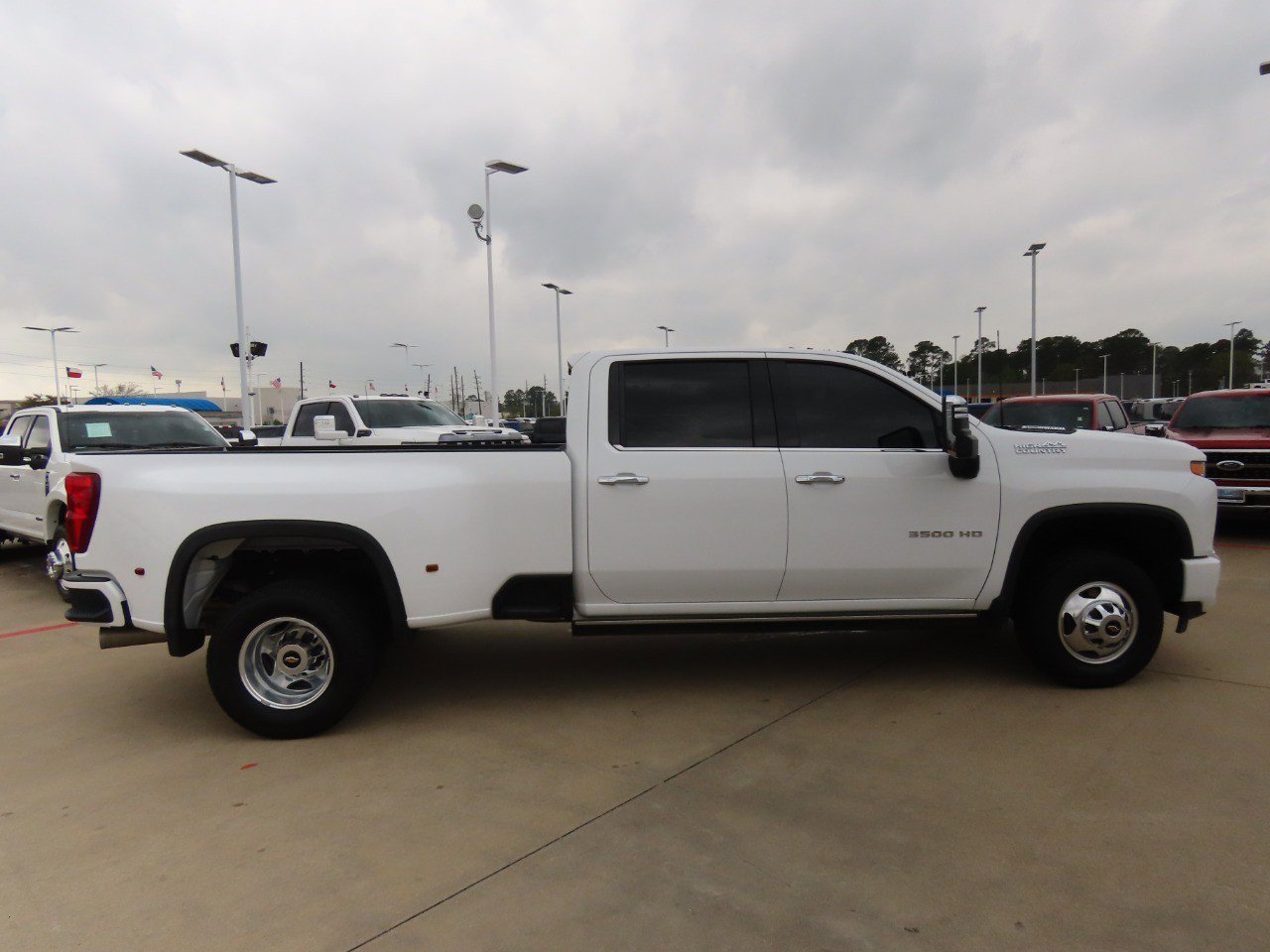 Used 2022 Chevrolet Silverado 3500 High Country w/ Technology Package image 10