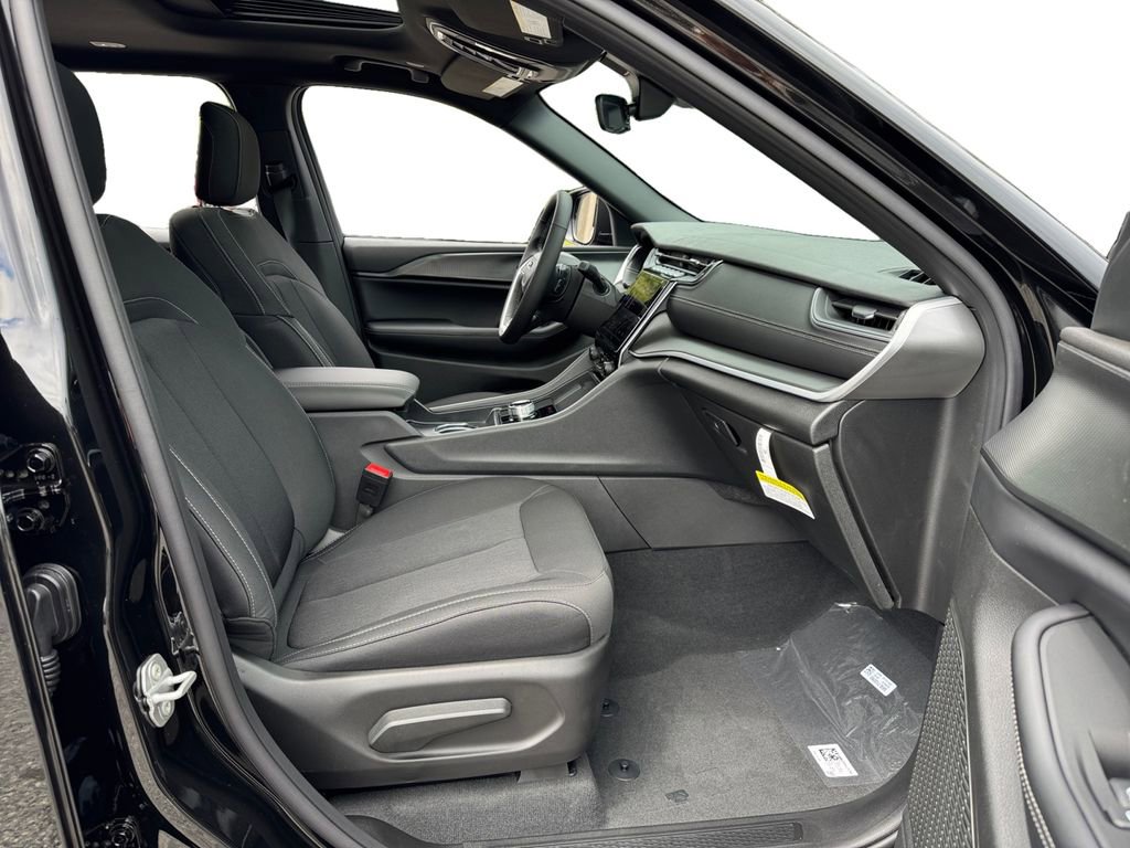 New 2025 Jeep Grand Cherokee L Laredo w/ Luxury Tech Group I image 15