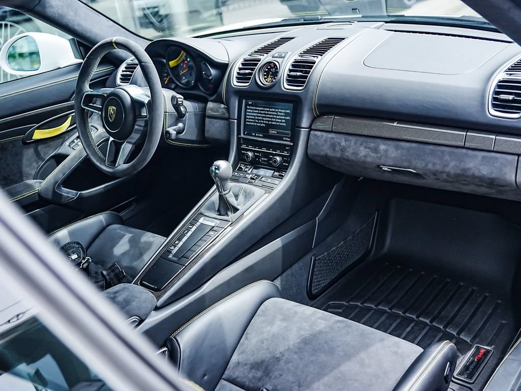 Certified 2016 Porsche Cayman GT4 RWD image 20