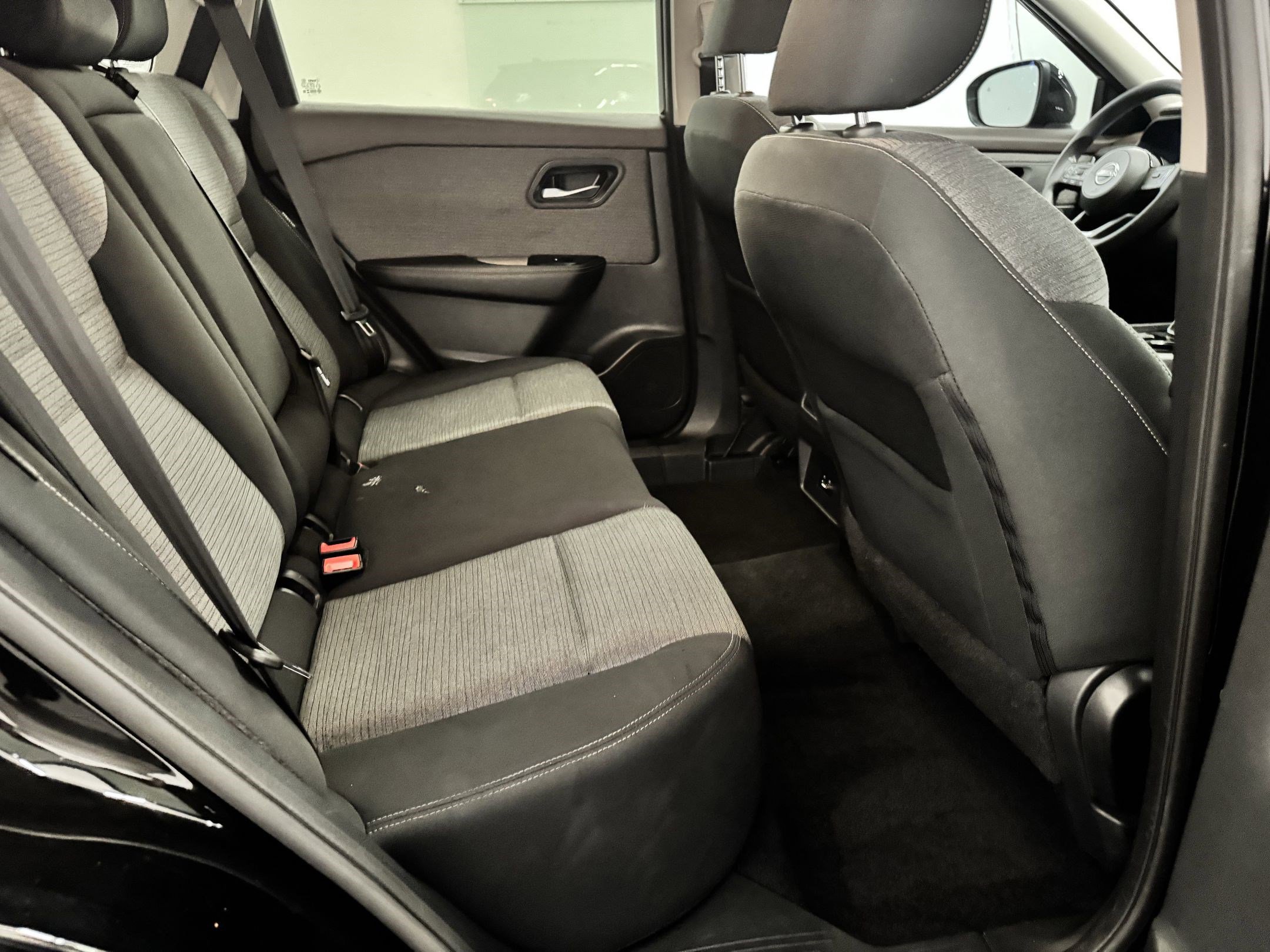 Used 2022 Nissan Rogue SV image 22