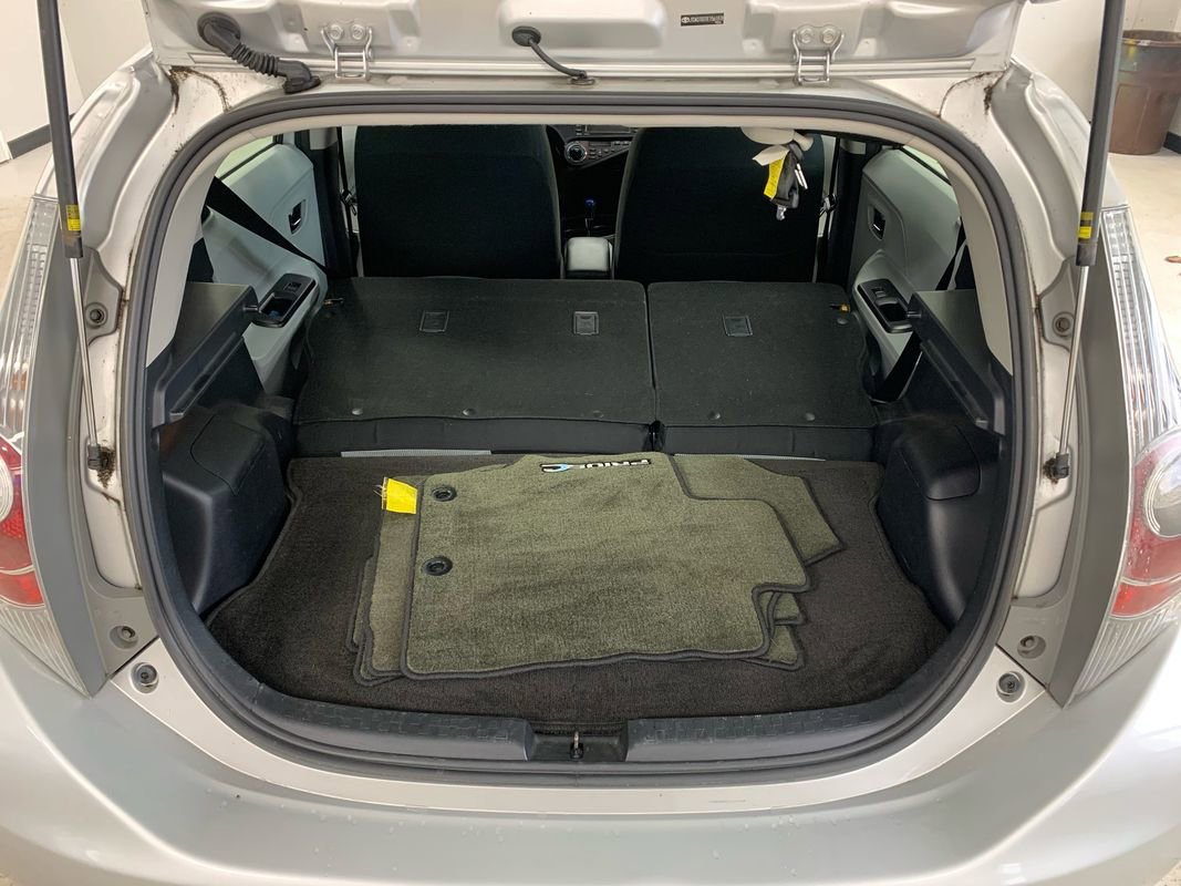 Used 2014 Toyota Prius C Three image 7