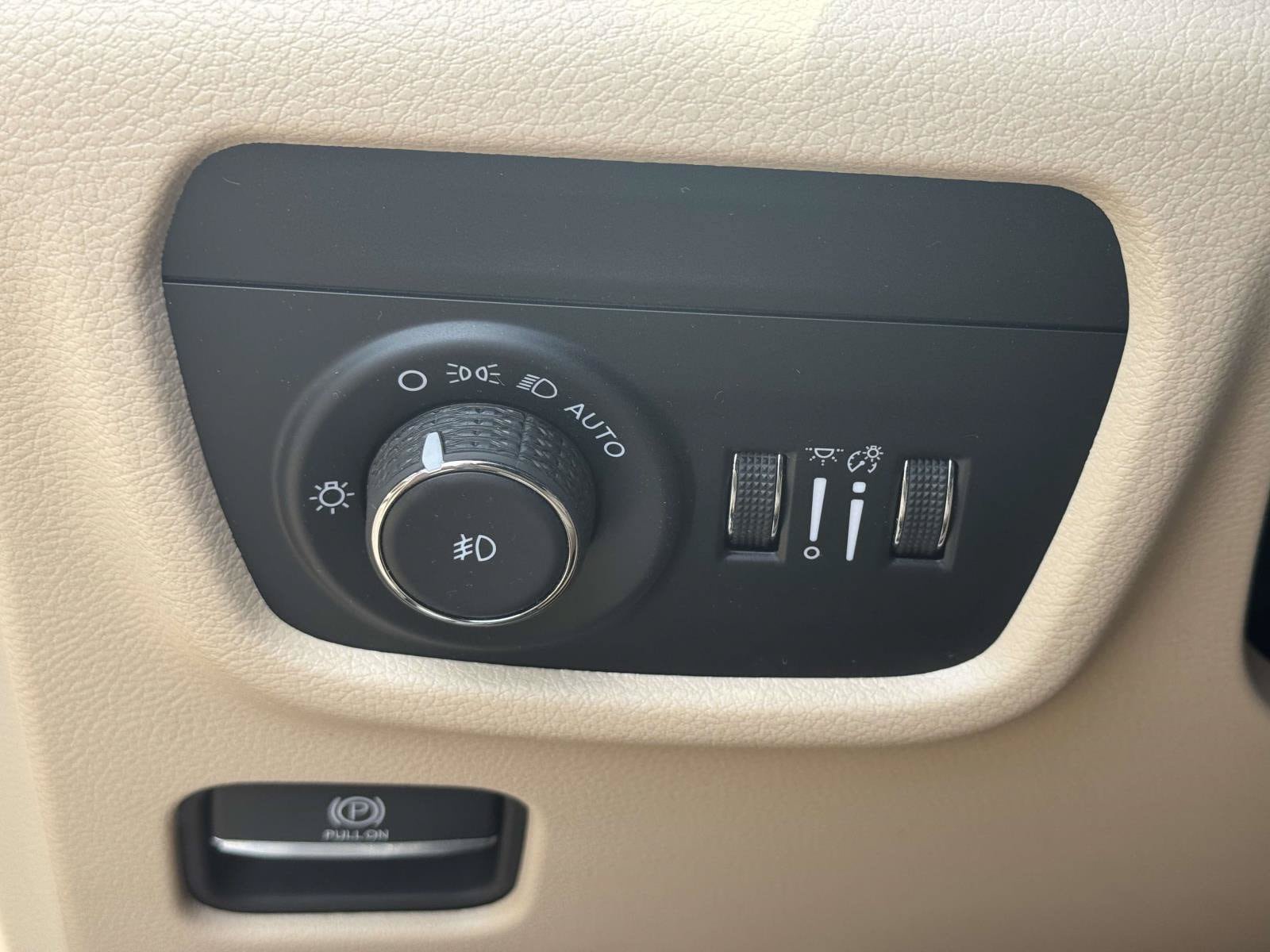 Certified 2024 Jeep Grand Cherokee Limited AWD/4WD image 19