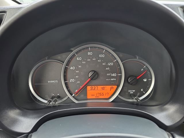 Used 2013 Toyota Yaris L image 20